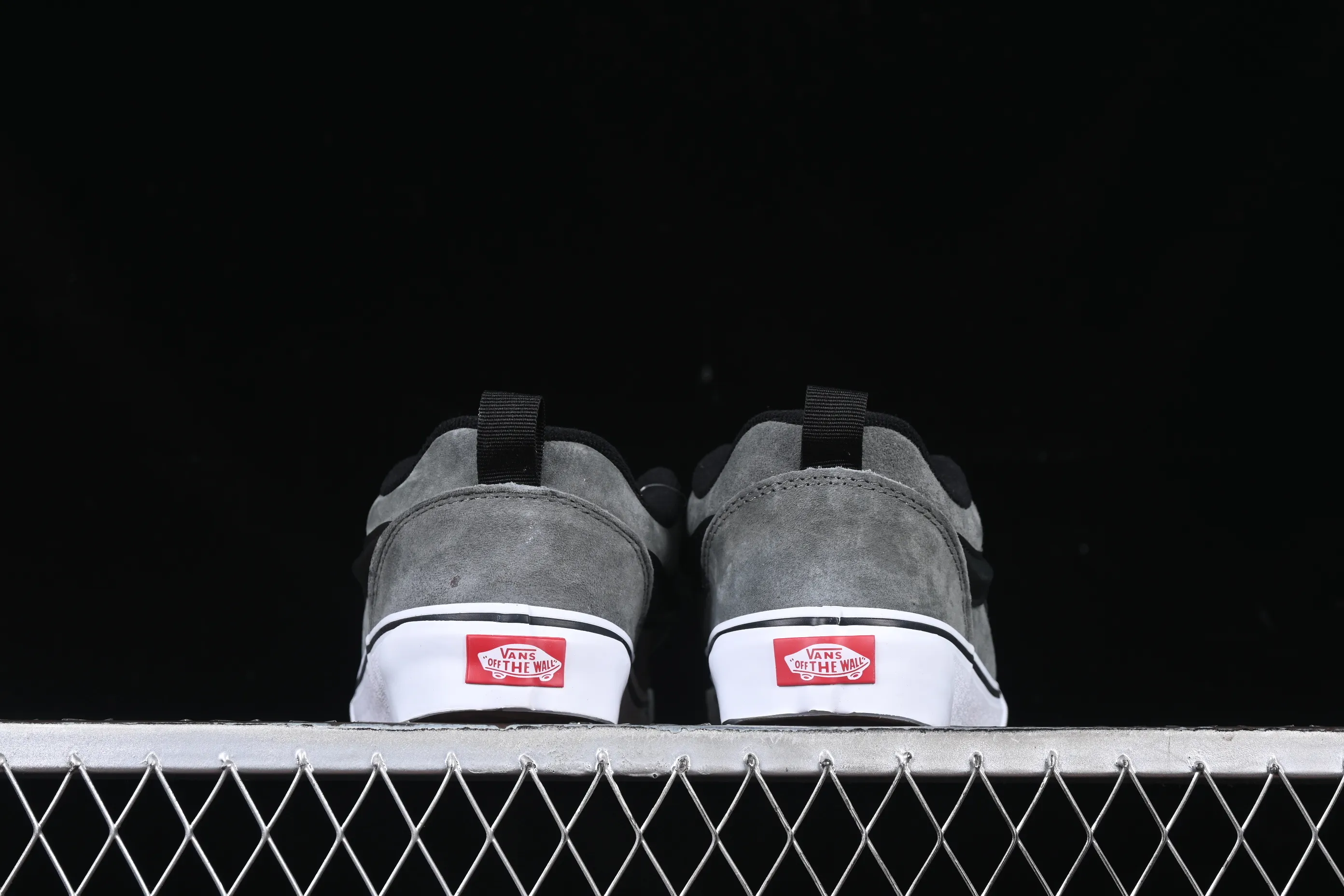 All categories Vans Vans series Vans Low Vans low-top Vans Knu Skool gray and black color low-top retro casual vulcanized bread shoes VN0009QCBDS